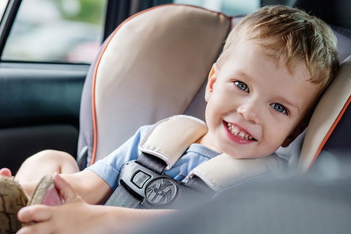 welcher-sitz-auto-kind 369246971 Kleinkind im Kindersitz des Autos