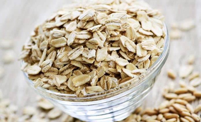 Vollkorn-Haferflocken-Obst-