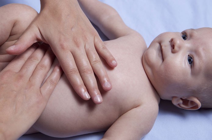 baby-bauchschmerzen-blähungen baby-bauchschmerzen-blähungen