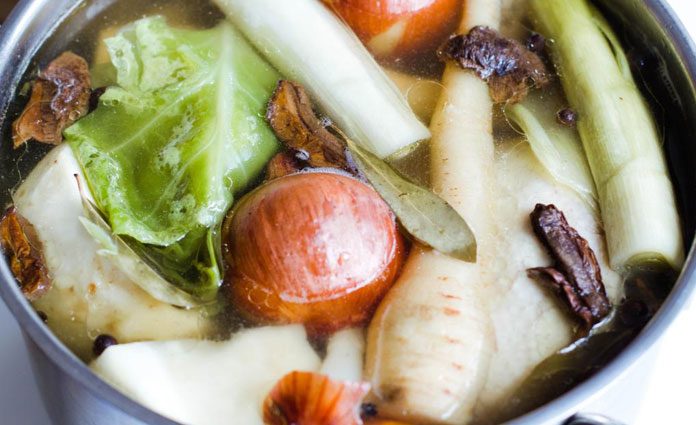 Hausgemachte-Hühnersuppe Hausgemachte Hühnersuppe