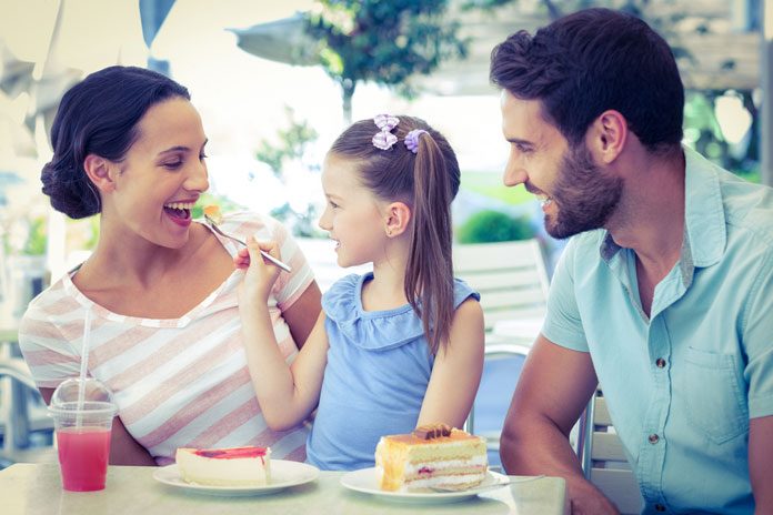 Essen-gehen-mit-Kindern-Wien shutterstock ID: 301683047