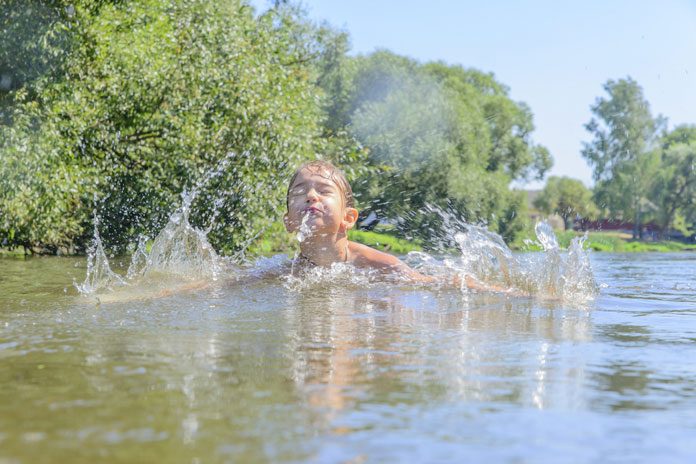 familienbaeder 369465347 Kinder im Wasser