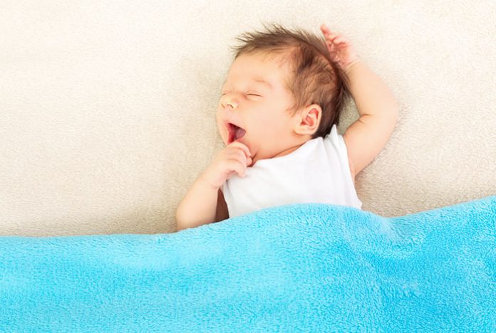 Baby schlafen 401970373