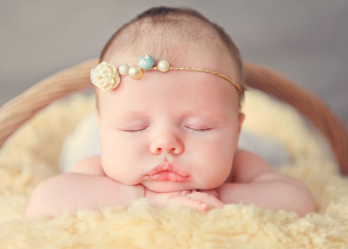 Baby_schlafen_Bauchlage - shutterstock ID 321662963