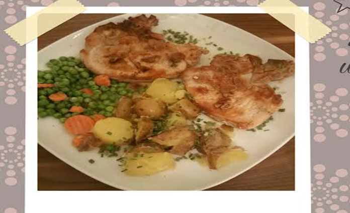 Kotelett mit Bratkartoffeln und Rahmgemüse - welovefamily.at