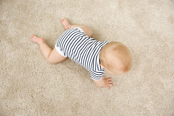 baby-meilensteine-entwicklung 465872228 baby-meilensteine-entwicklung