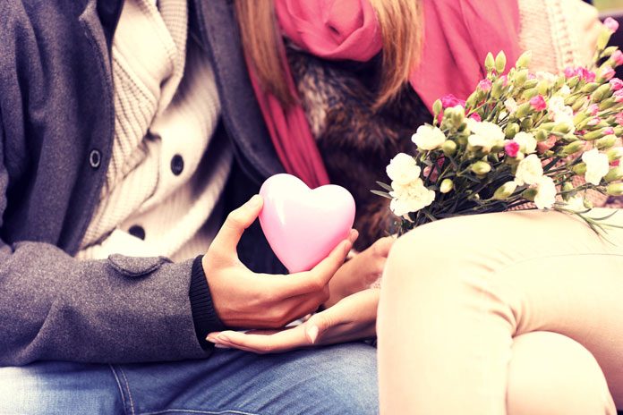 geschenke-valentinstag 232808992 geschenke-valentinstag