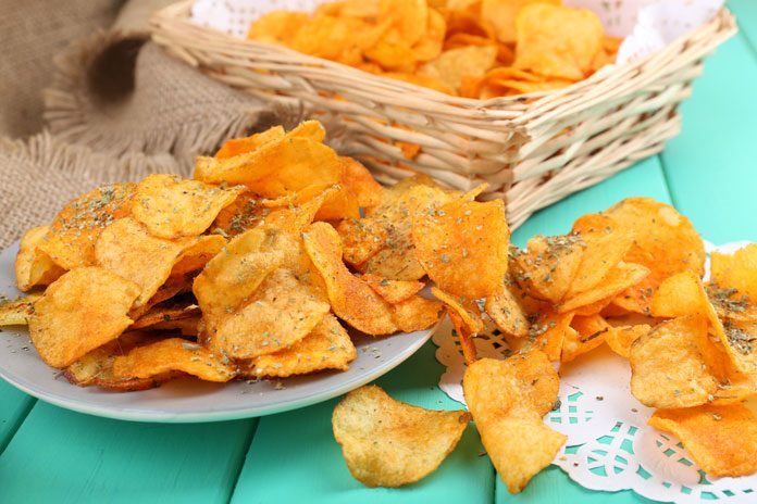 Selbstgemachte Kartoffelchips aus der Mikrowelle - welovefamily.at