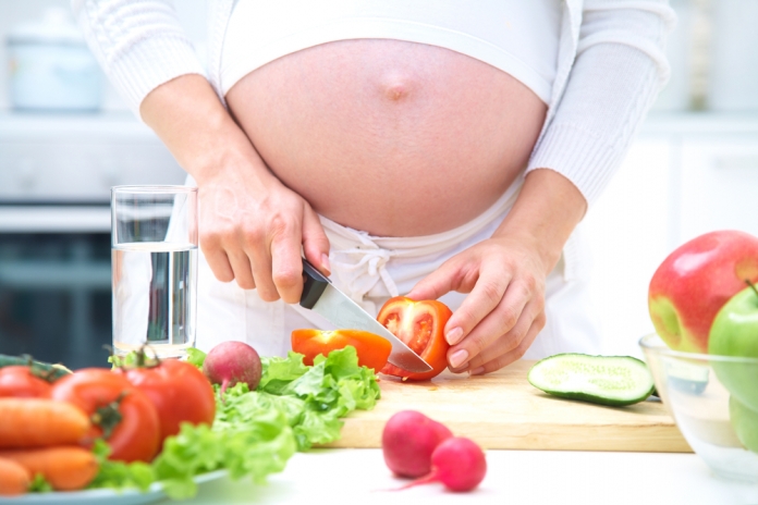 Schwanger_Ernährung_kochen 81678079