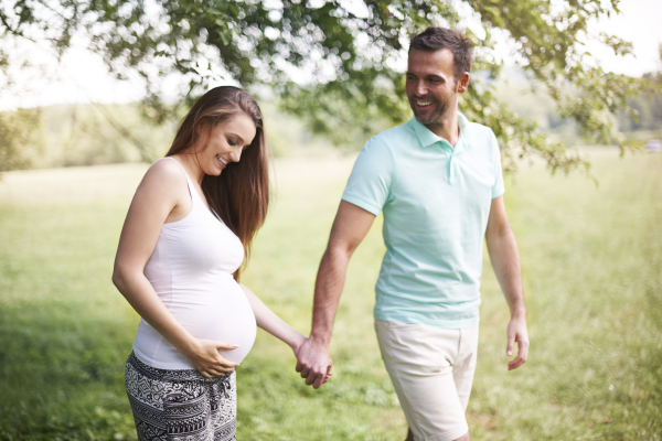 So kann dich dein Partner in der Schwangerschaft unterstützen