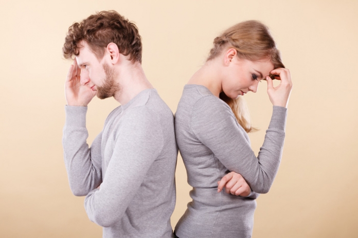Partnerschaft_Mann_Frau_Streit_denken shutterstock ID: 507748090 Paar nachdenklich