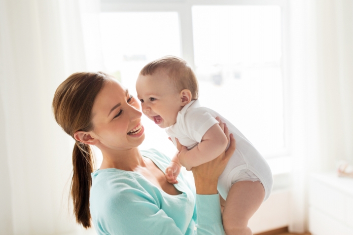 Baby_lachen_Mutter3 517994293