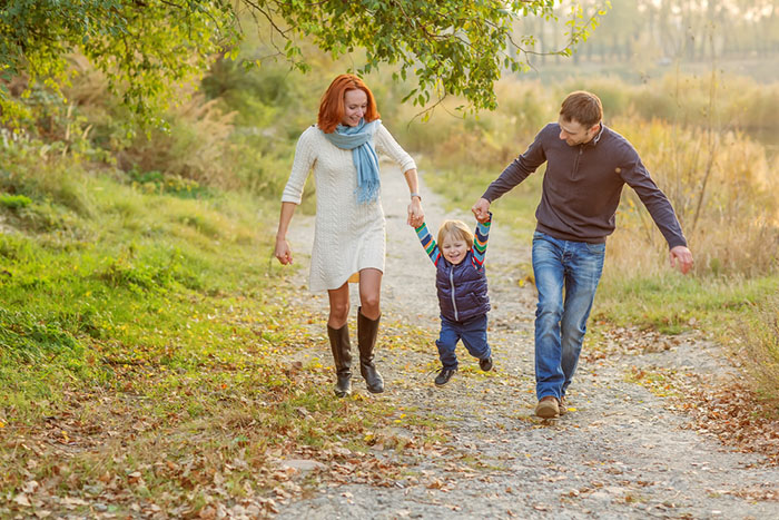 Familie-Ausflug-Wald