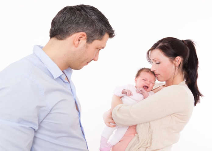 Baby_weinen_Vater_Mutter - shutterstock ID 117036583