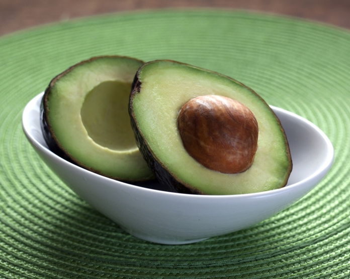 avocado-1712583_1920 aufgeschnittene Avodaco