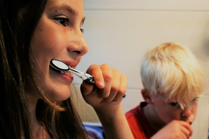 pixabay-brushing-teeth-2103219_1920 pixabay 2103219