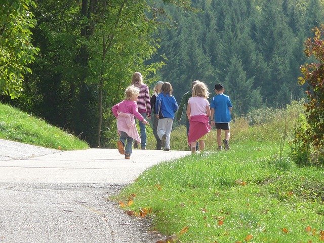 family-outing-421653_640