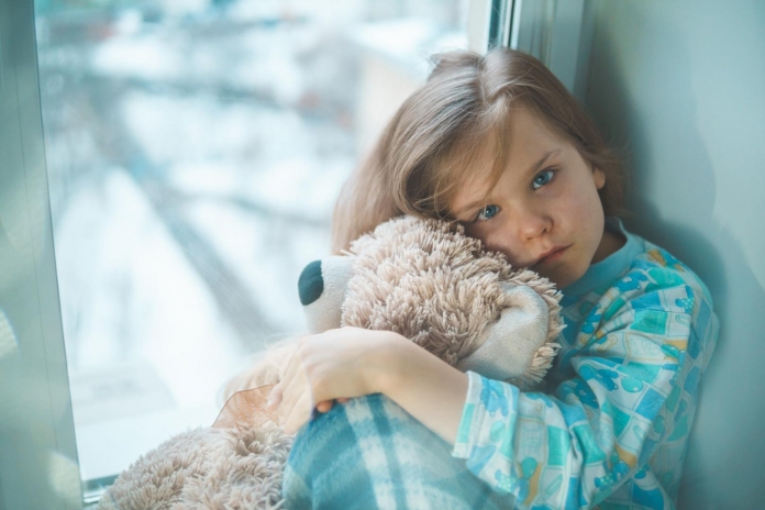 Bauchschmerzen Bauchschmerzen können mit weiteren Symptomen einhergehen. (Quelle: Vitolda Klein on Unsplash)